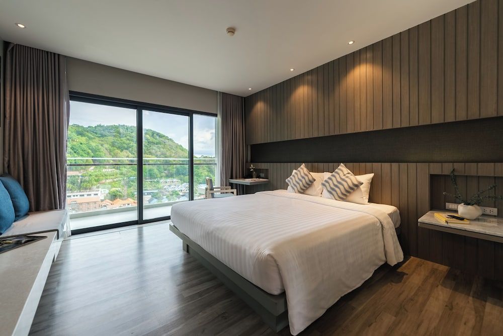 Hotel IKON Phuket Superior Room 8