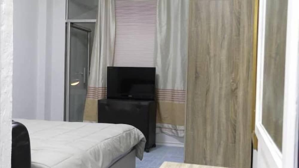 undefined Seaview 10