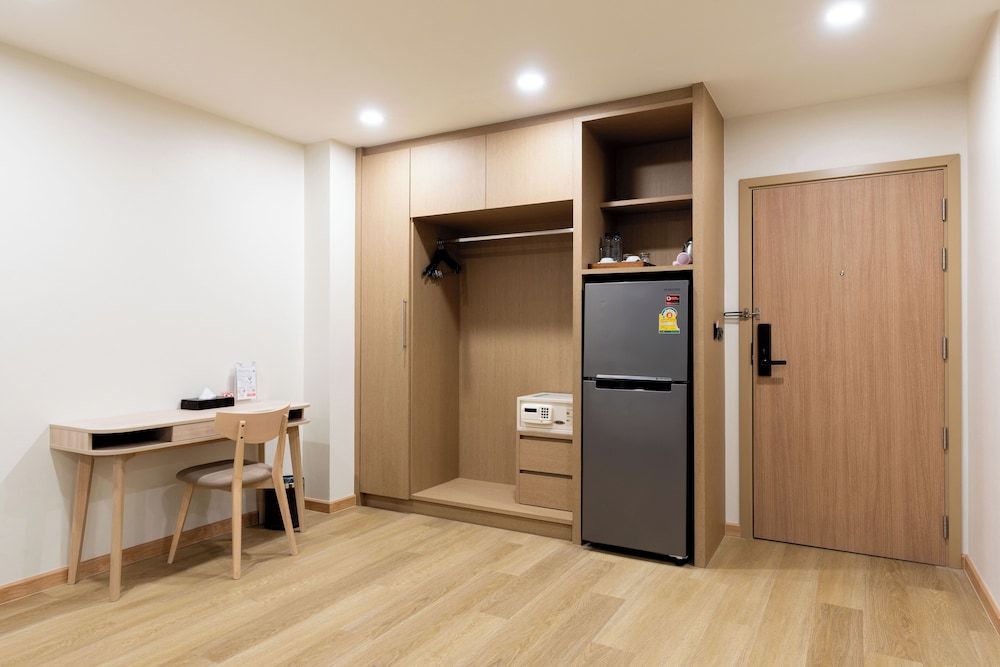 CA Hotel and Residence Phuket Grand Deluxe Twin Room 12