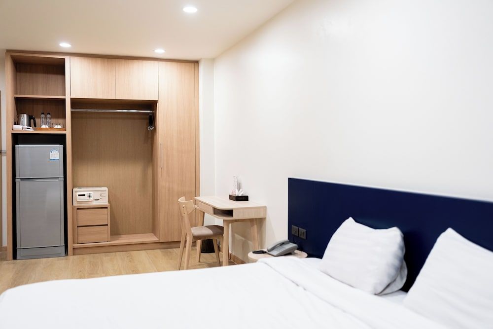 CA Hotel and Residence Phuket Grand Double Room 5