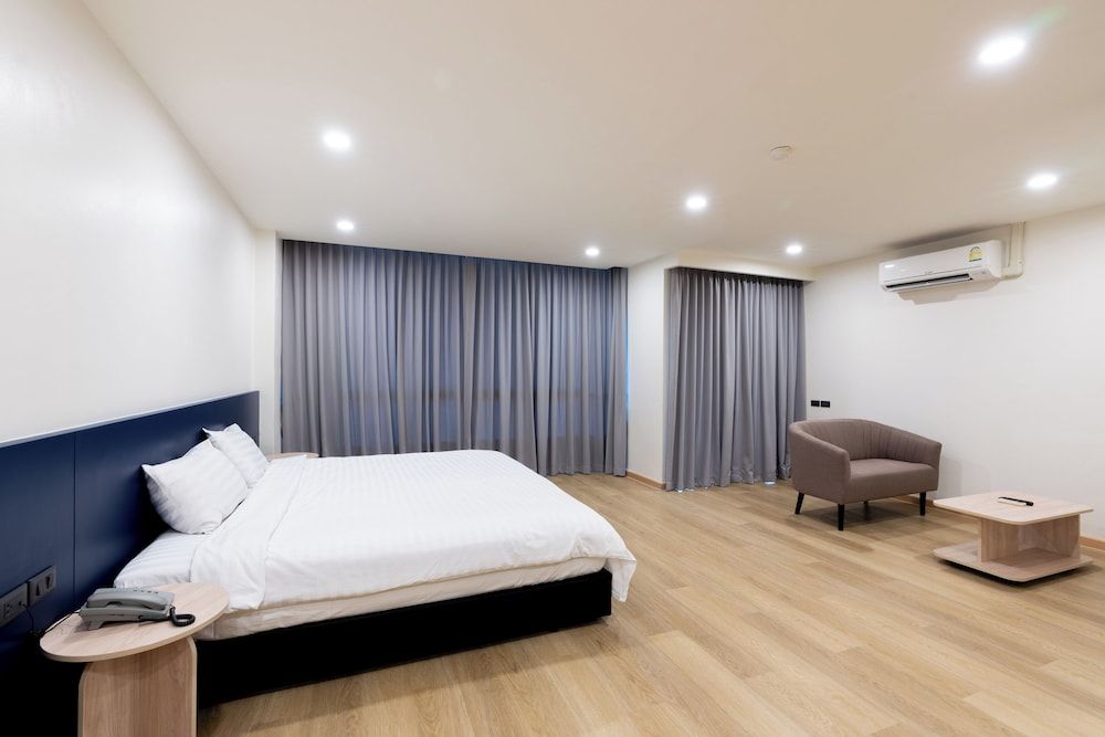 CA Hotel and Residence Phuket Grand Double Room 6