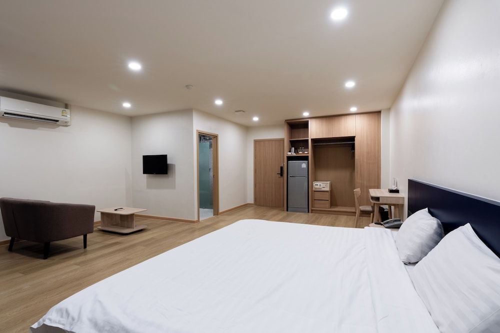 CA Hotel and Residence Phuket Grand Double Room 8