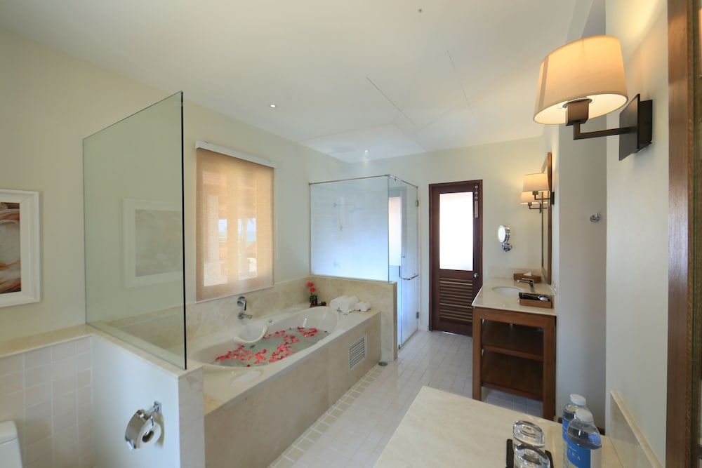 Honeymoon Villa Beachfront