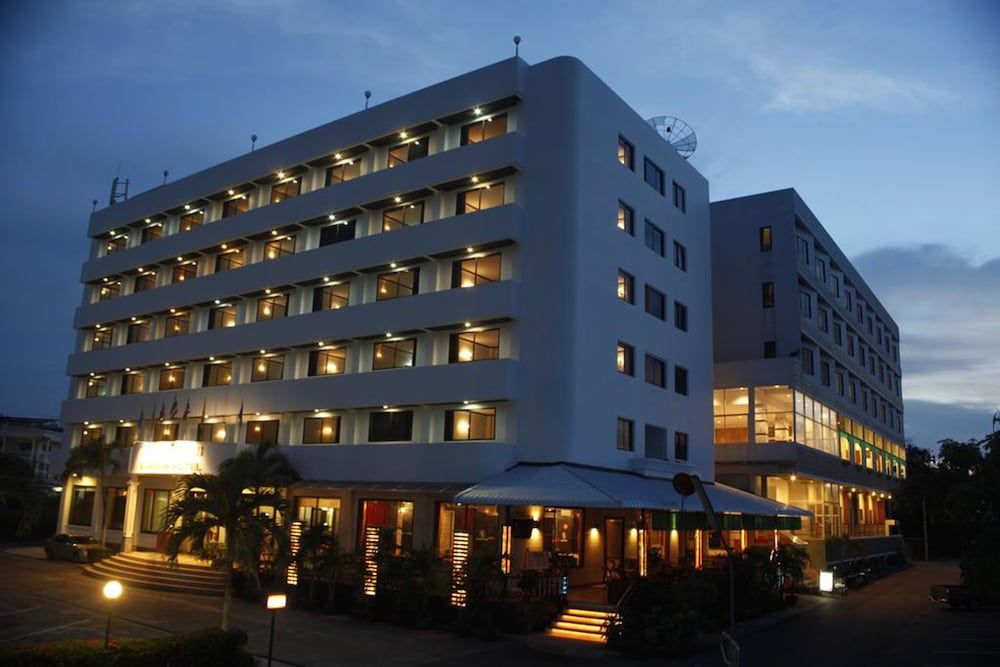 undefined Boonsiam Hotel