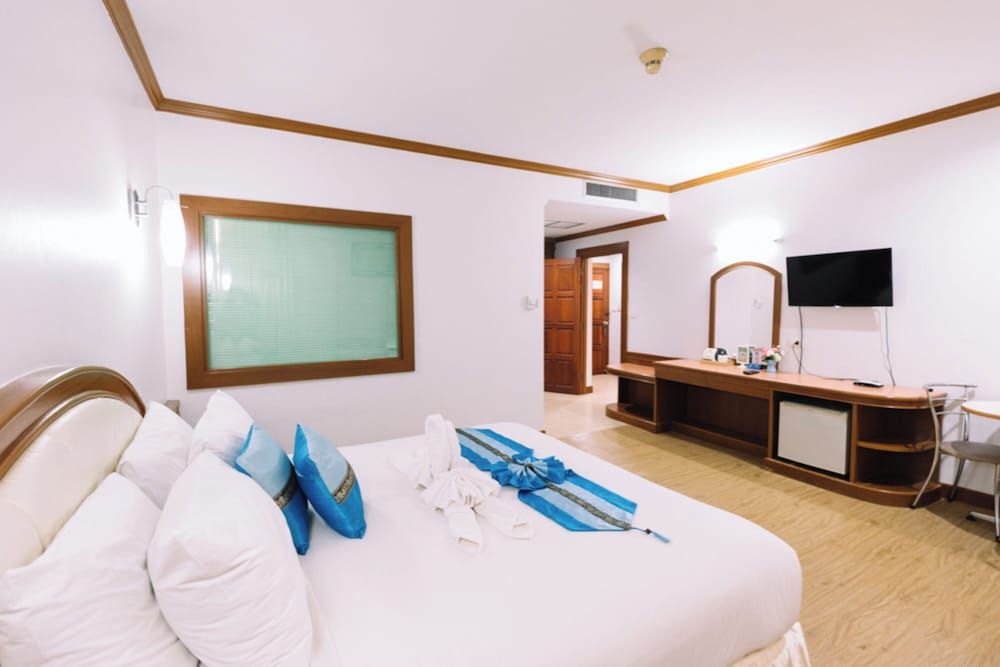 Chumphon Gardens Hotel Suite 10