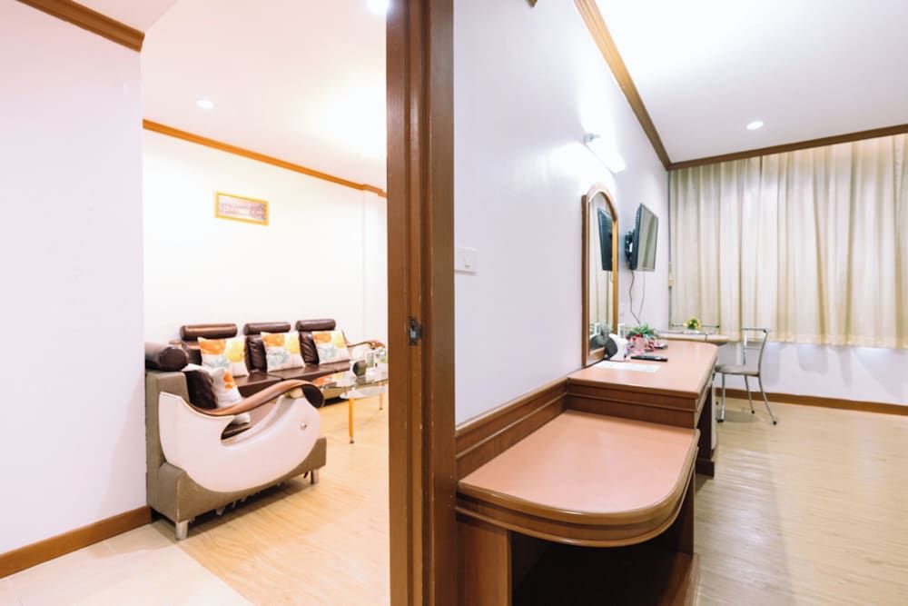 Chumphon Gardens Hotel Suite 20