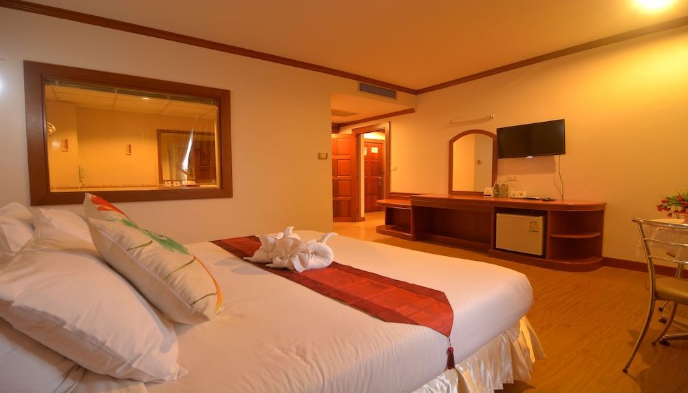 Chumphon Gardens Hotel Suite 6