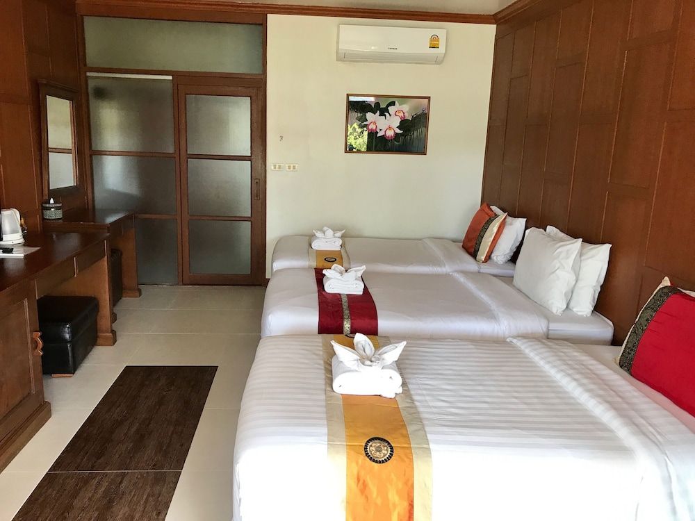 Palm Beach Resort Family Room 2