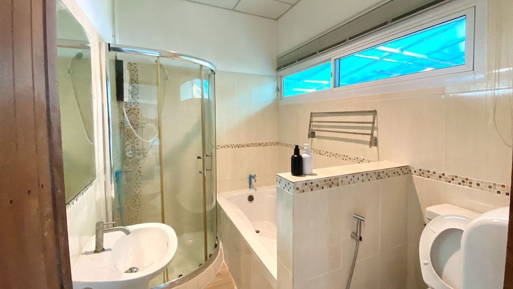 Koh Mook Riviera Beach Resort Family Suite 2