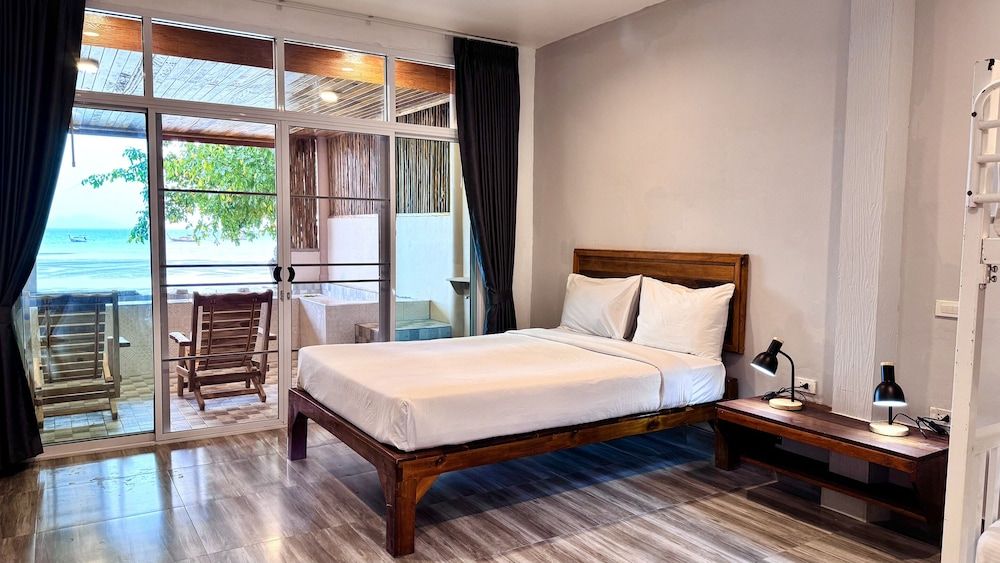 Beachfront Family Pool Villa