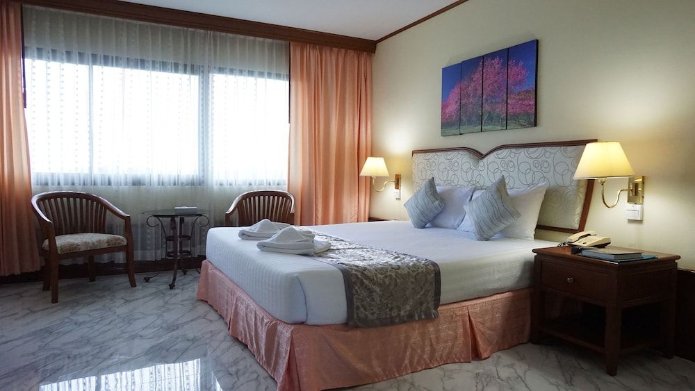 Wattana Park Hotel Deluxe Room 5