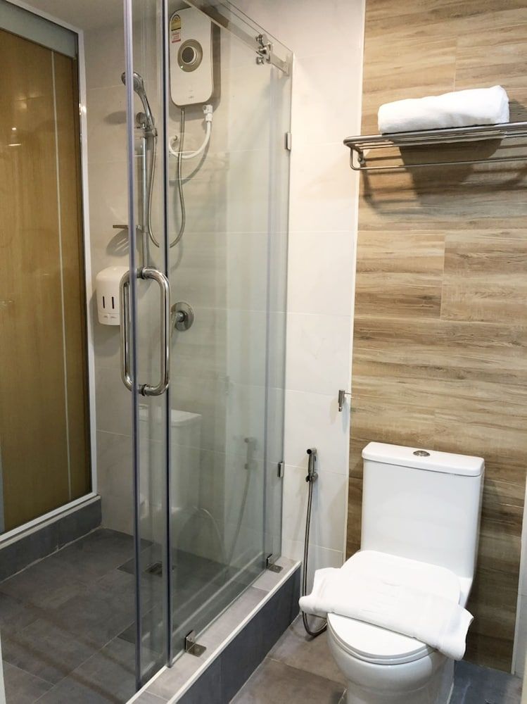 Ingnaam Hotel Deluxe Twin Room 6