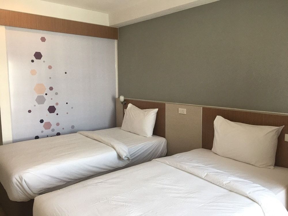 Ingnaam Hotel City View Twin Room 2