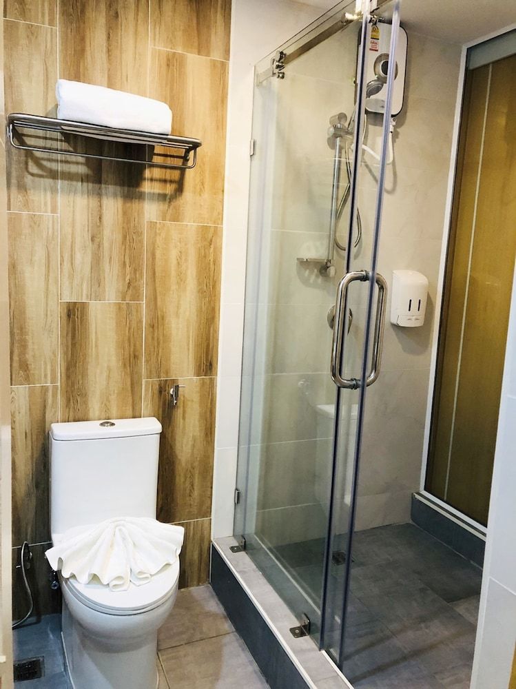 Ingnaam Hotel Deluxe Twin Room 5