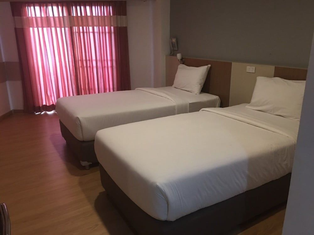 Ingnaam Hotel City View Twin Room 3