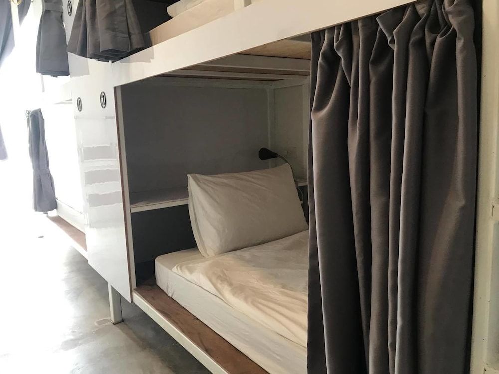 Male Dorm 6 Beds