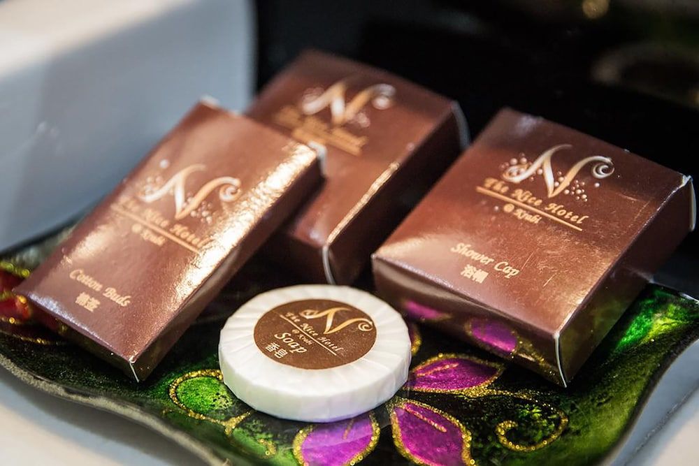 The Nice Hotel Deluxe King Room 5