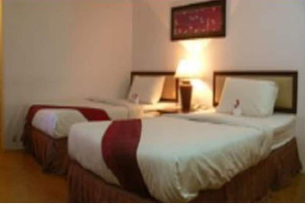 Thai Inter Hotel Standard Room 5