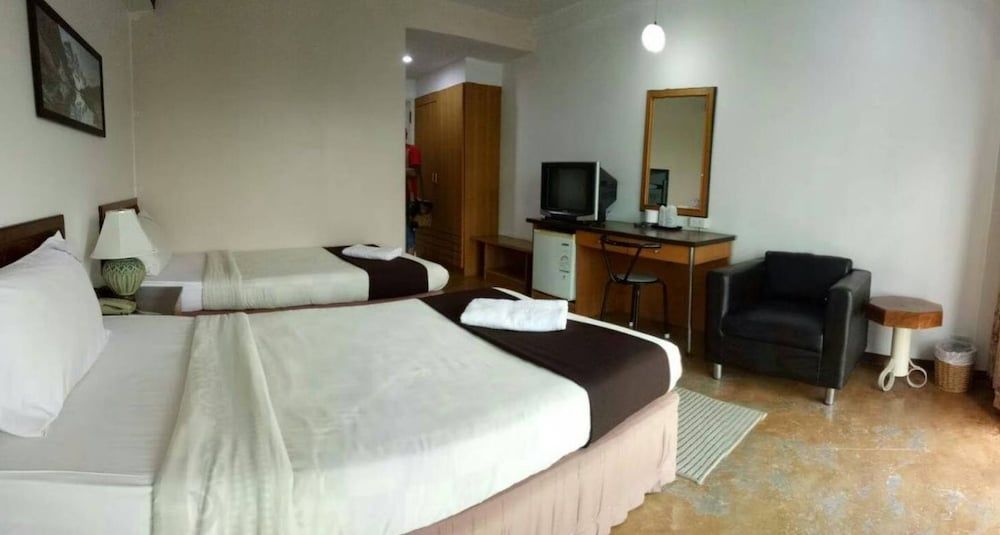 Thai Inter Hotel Standard Room 9