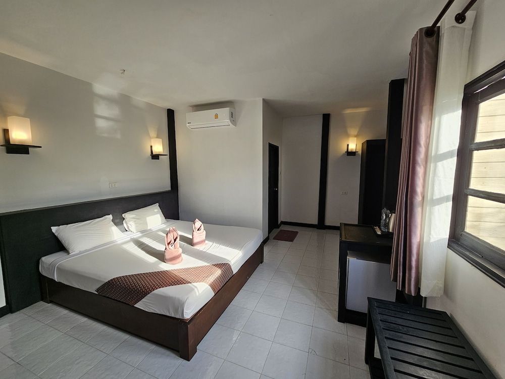 Phitharom PP Resort Superior Double Room 7
