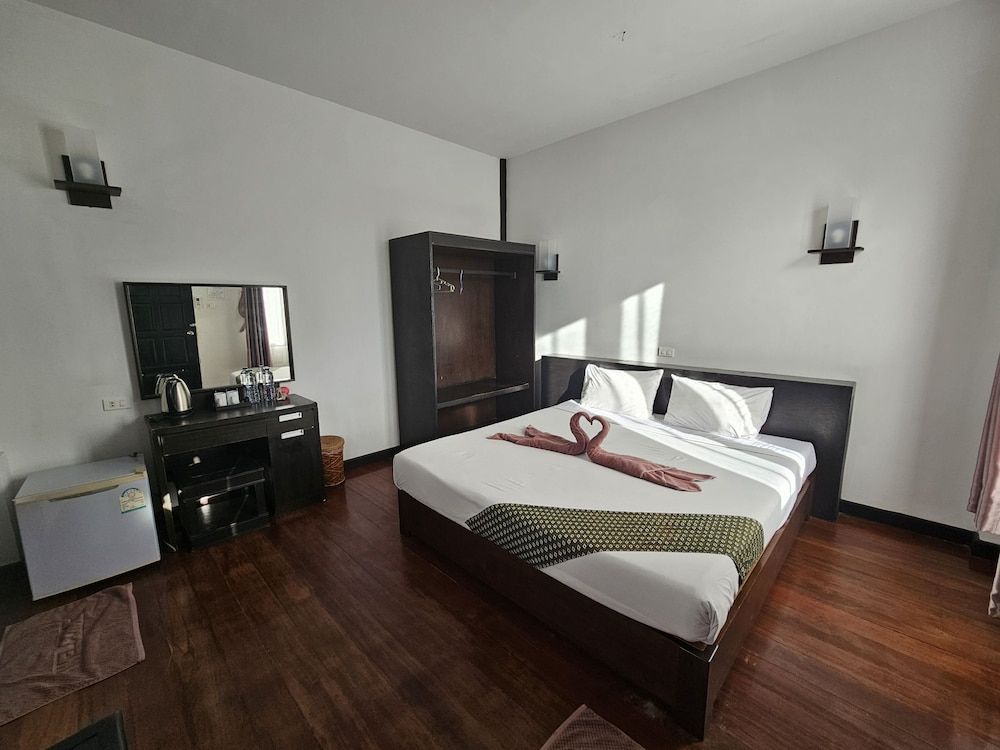 Phitharom PP Resort Superior Double Room 8