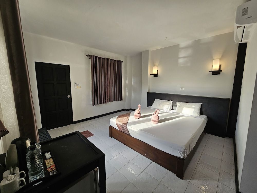 Phitharom PP Resort Superior Double Room 11