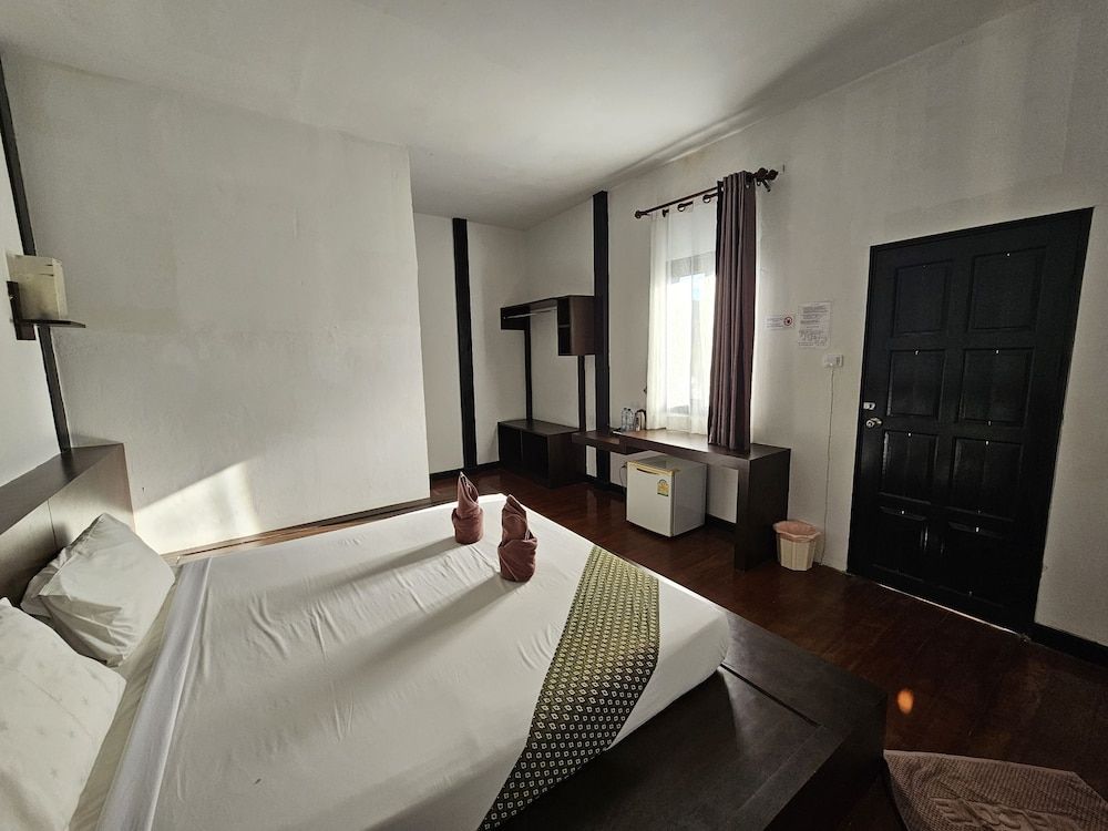 Phitharom PP Resort Superior Double Room 3