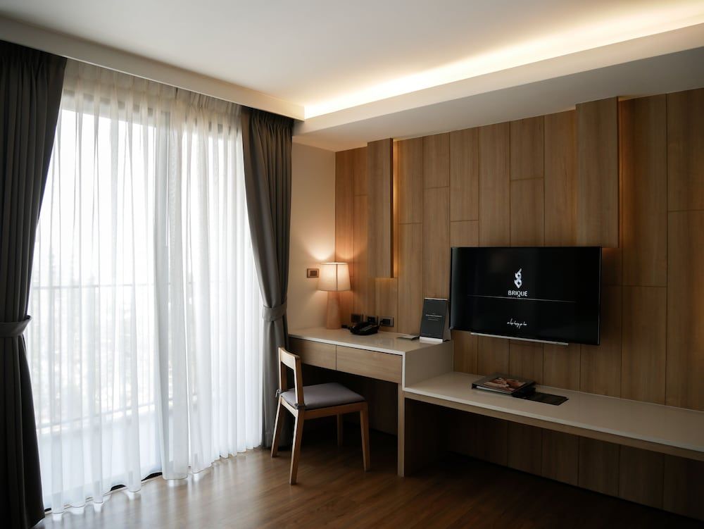 Brique Hotel Chiang Mai Premier Double or Twin Room, City View 9
