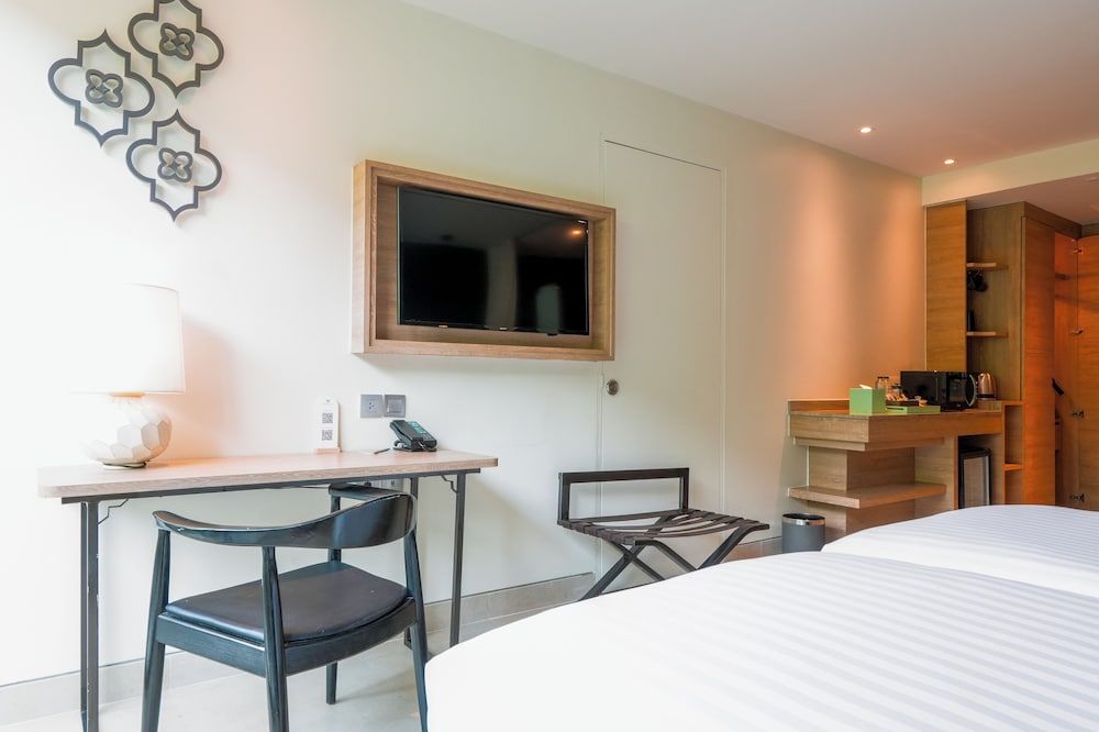 AtEase Phuket Patong Deluxe Room 5