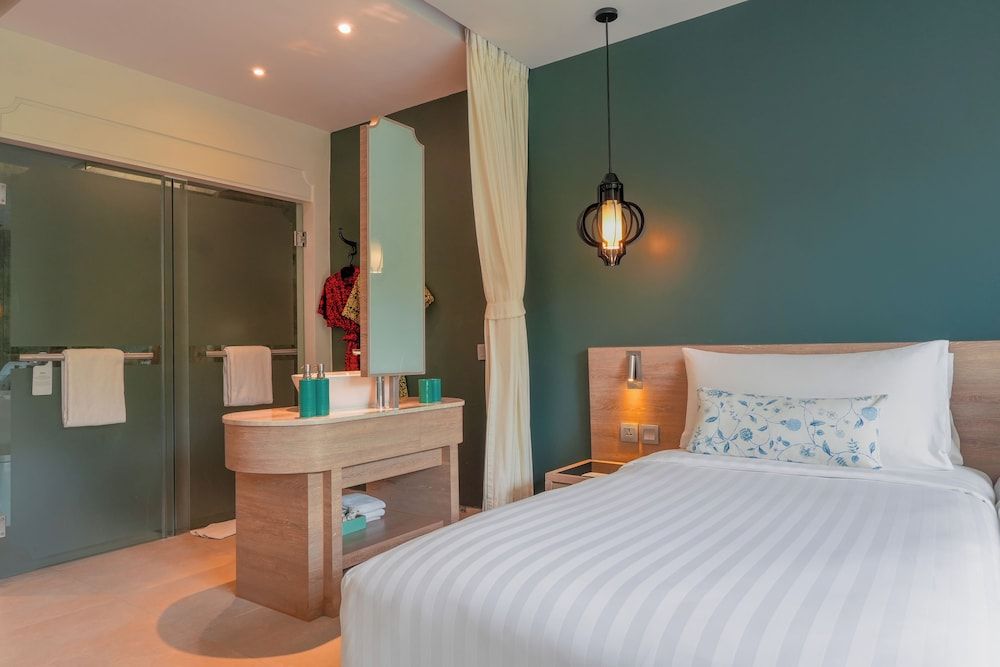 AtEase Phuket Patong Deluxe Room 4