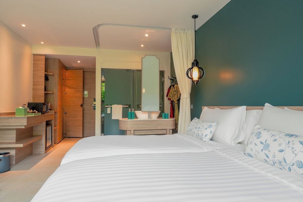 AtEase Phuket Patong Deluxe Room 2