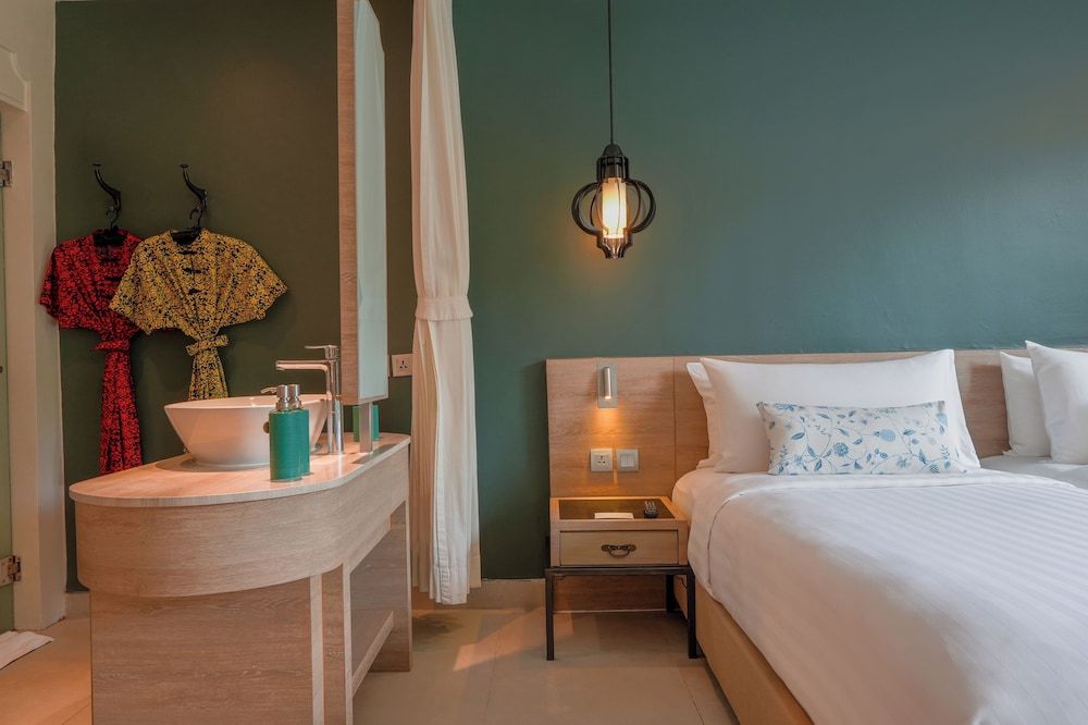 AtEase Phuket Patong Deluxe Room 7