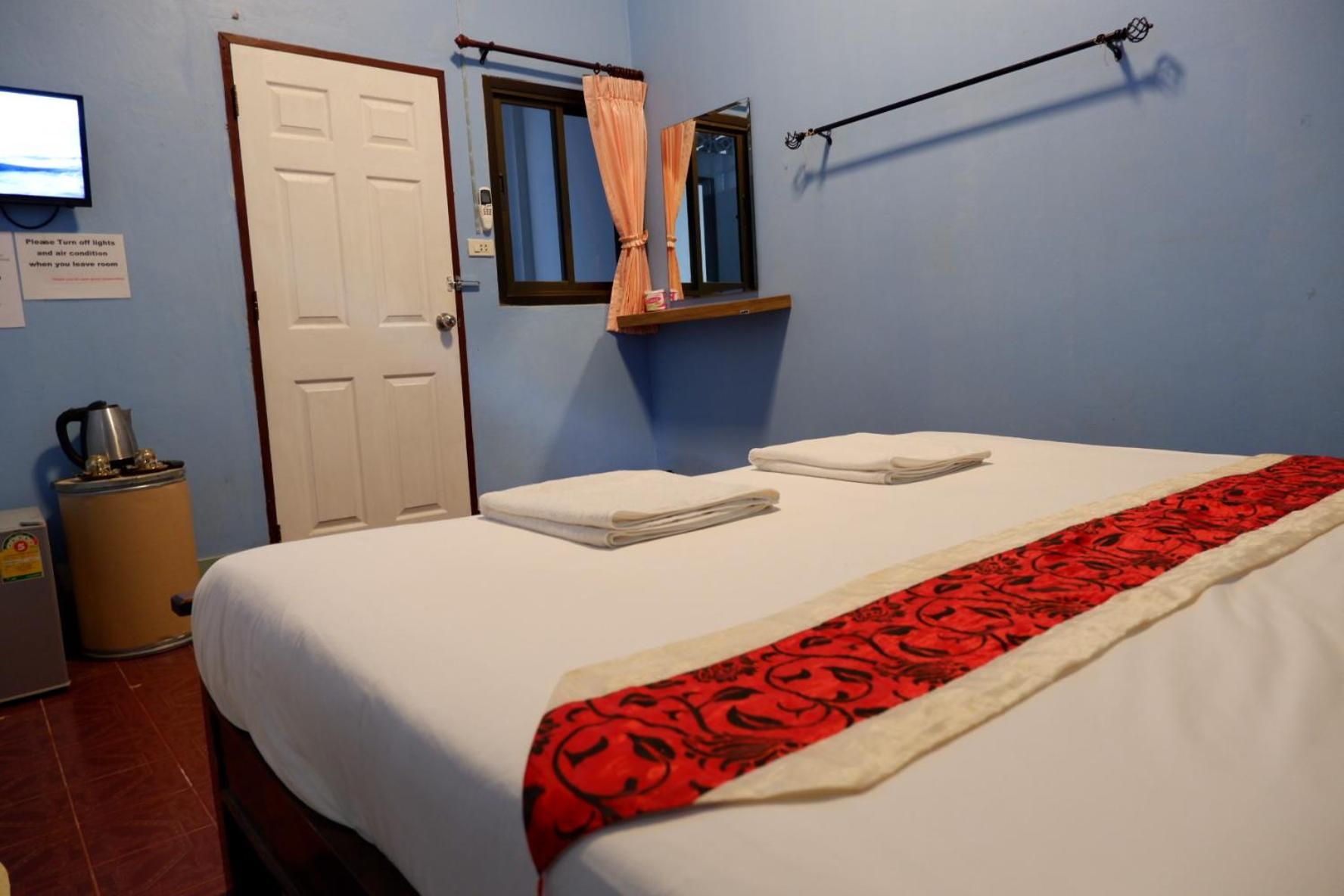 Small Double Room - No Window