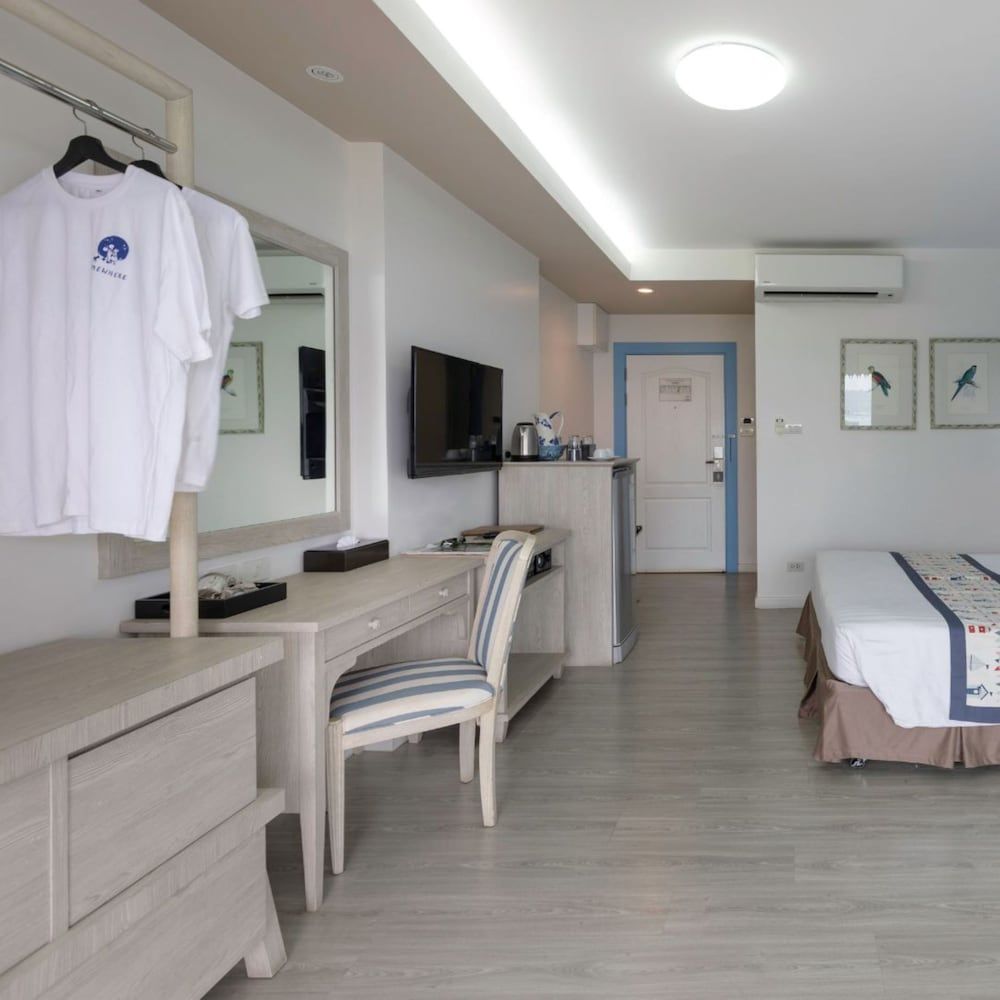 Somewhere Koh Sichang Deluxe Room 6