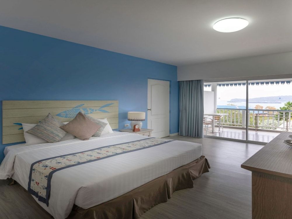 Somewhere Koh Sichang Deluxe Room 5