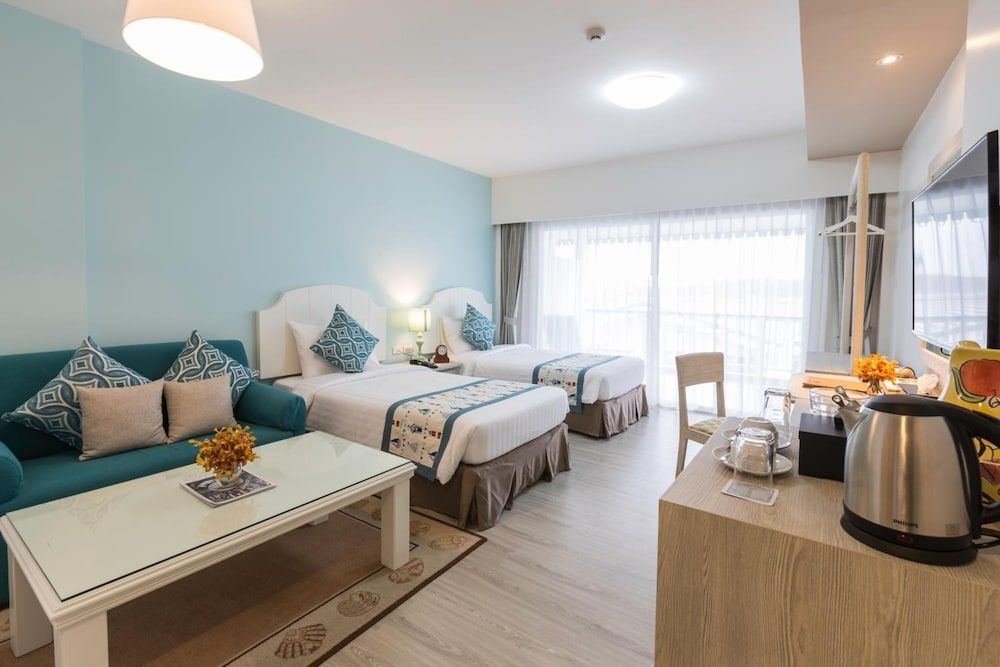 Somewhere Koh Sichang Deluxe Room 4