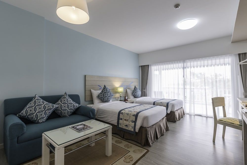 Somewhere Koh Sichang Deluxe Room 7