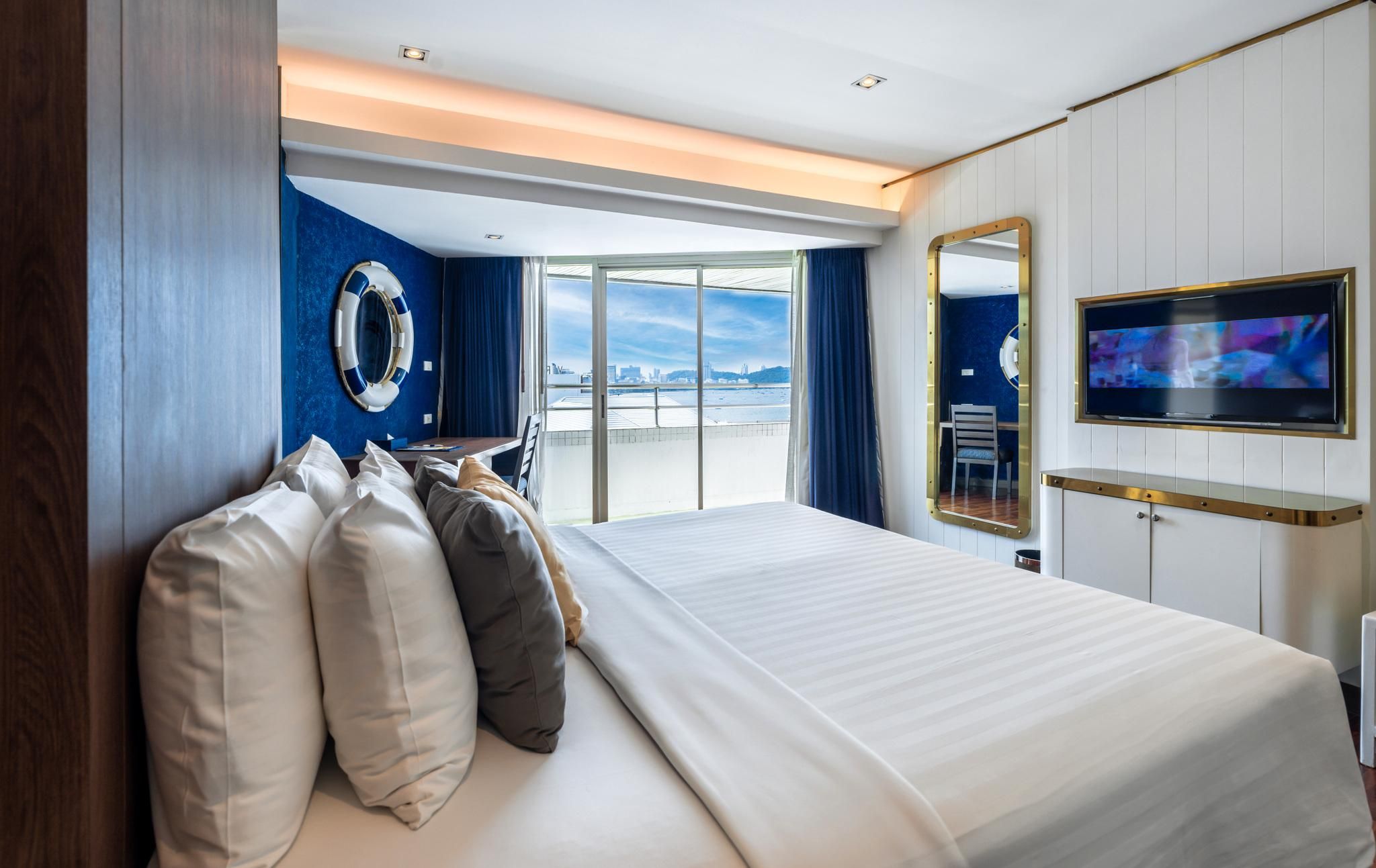 undefined The Cruise Hotel 9