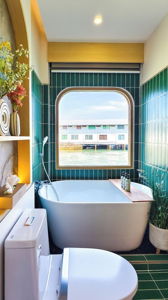 Moonlight Koh Larn Deluxe Room 6