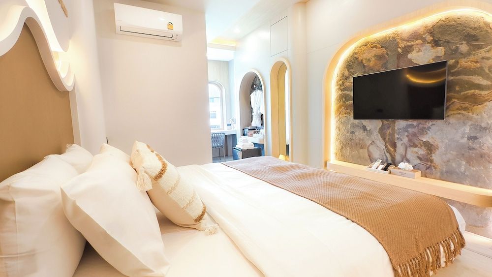 Moonlight Koh Larn Deluxe Room