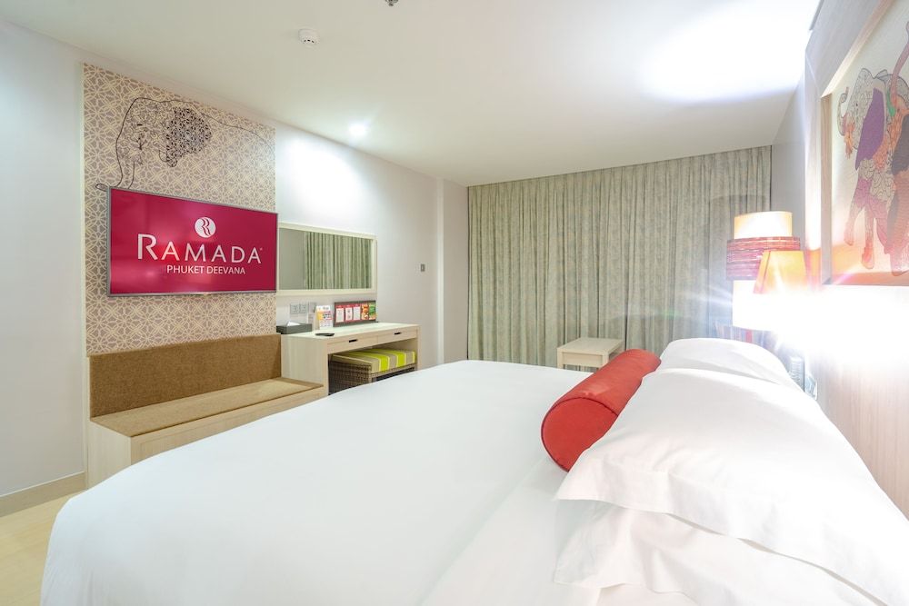 Premier Room, Pool View