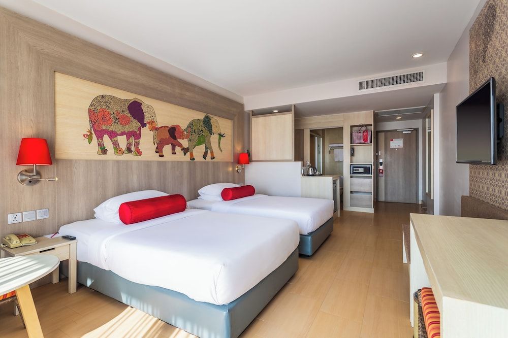 Ramada by Wyndham Phuket Deevana Patong Deluxe Room - Room only 3