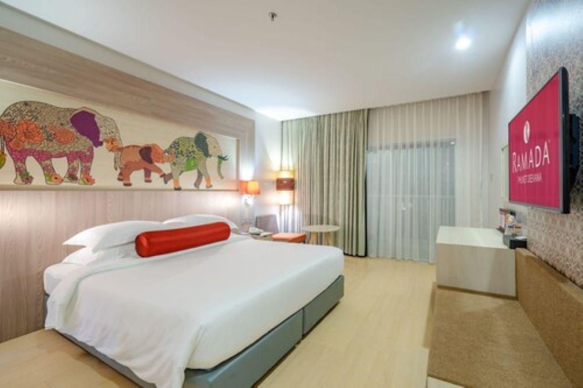 Deluxe Room, City View, 1 King Bed
