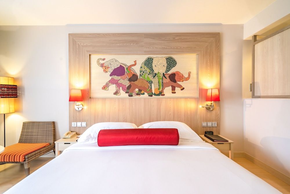 Ramada by Wyndham Phuket Deevana Patong Deluxe Room - Room only 2