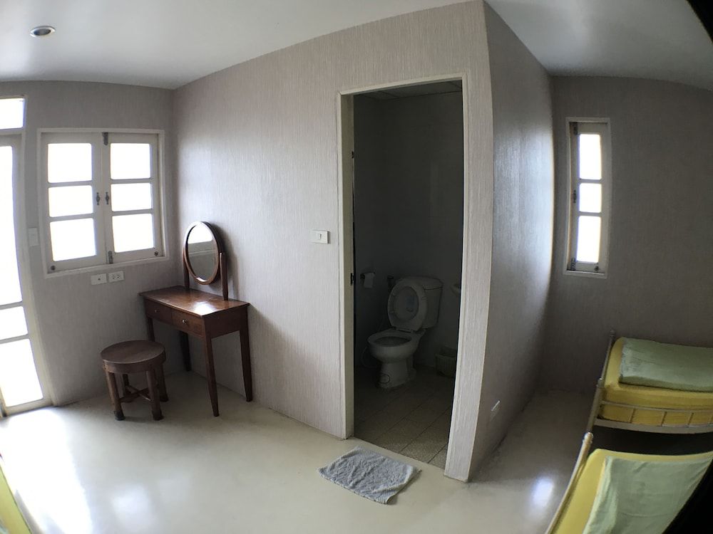 Roof View Place Standard Triple Room 7