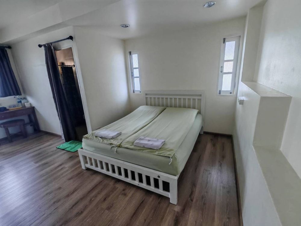 Roof View Place Standard Triple Room 3