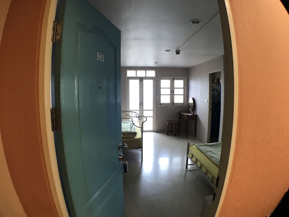 Roof View Place Standard Triple Room 6