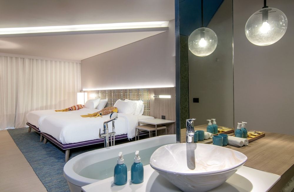Room, 1 King Bed, Garden View (Sea Breeze)