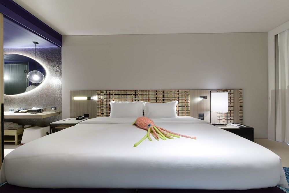 Deluxe Room, 1 King Bed (Seascape)