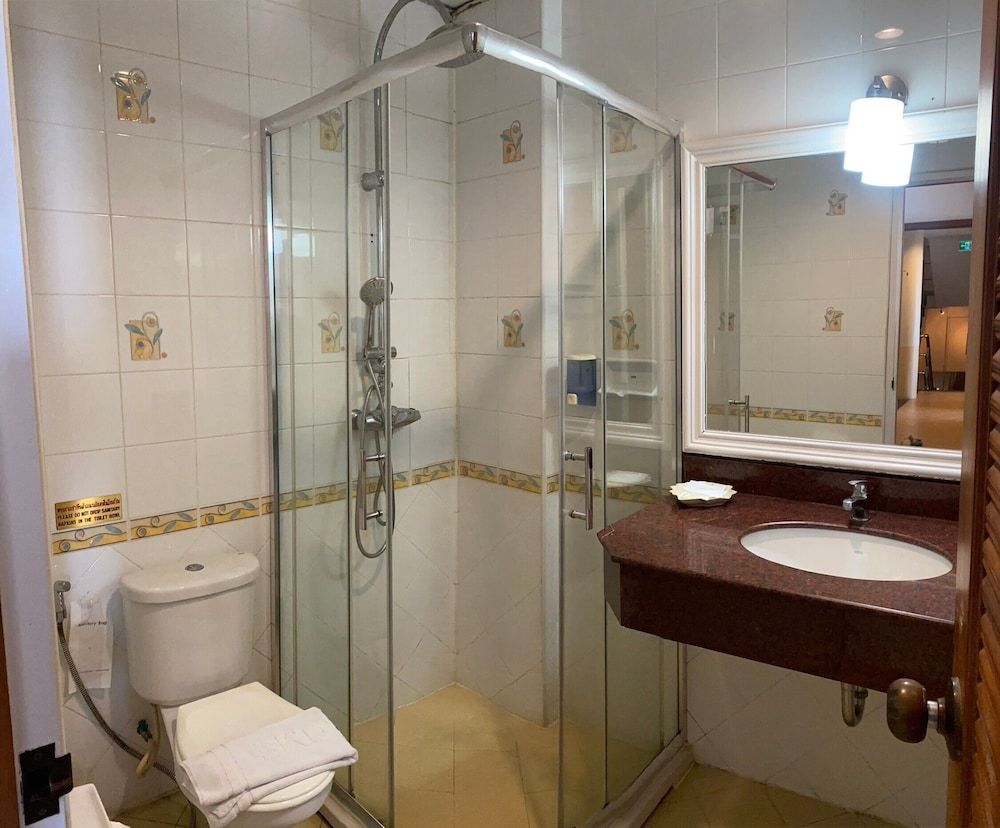 Seaview Hotel Sriracha Standard Room, Balcony, Sea View 4